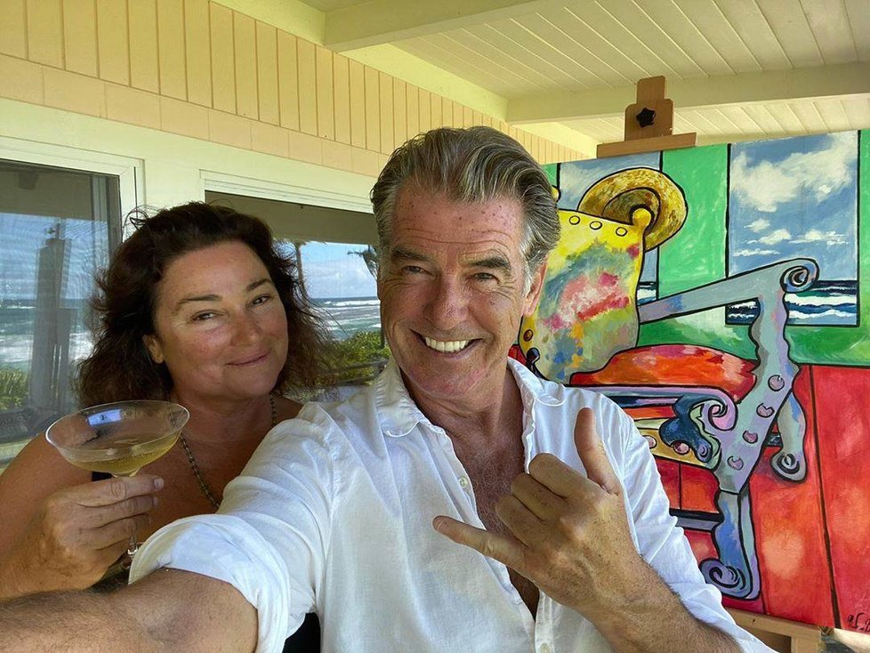 Pierce Brosnan s manželkou Kelly.