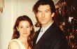 Pierce Brosnan s Keely v roce 1994, tohle byly jejich první společné Vánoce