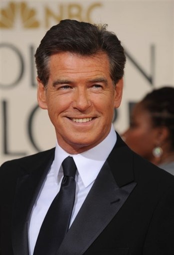 Pierce Brosnan sice za svůj výkon v muzikálu Mamma Mia cenu nedostal, přesto rozdával bondovské úsměvy na všechny strany.