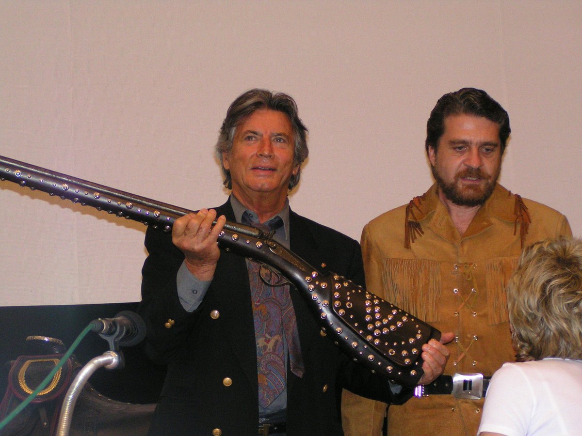 Pierre Brice (82), nejslavnější představitel Vinnetoua, a Jan Koten na setkání v roce 2004.