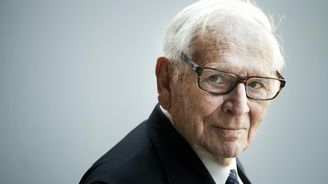 V 98 letech zemřel Pierre Cardin. Francouzský módní návrhář zpřístupnil módu širší veřejnosti