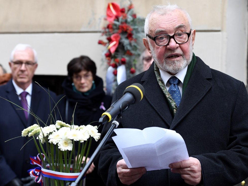 Pietní akt u Hlávkovy koleje v Praze uctil 17. listopadu památku padlých studentů z roku 1939.