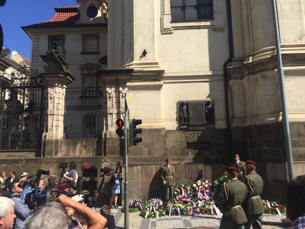 Pietní akt parašutistům padlým dne 18. června 1942.