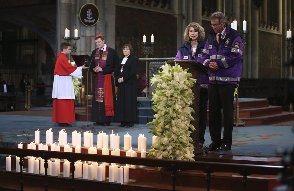 Německo se rozloučilo s oběťmi nehody letadla Germanwings v katedrále v Kolíně nad Rýnem