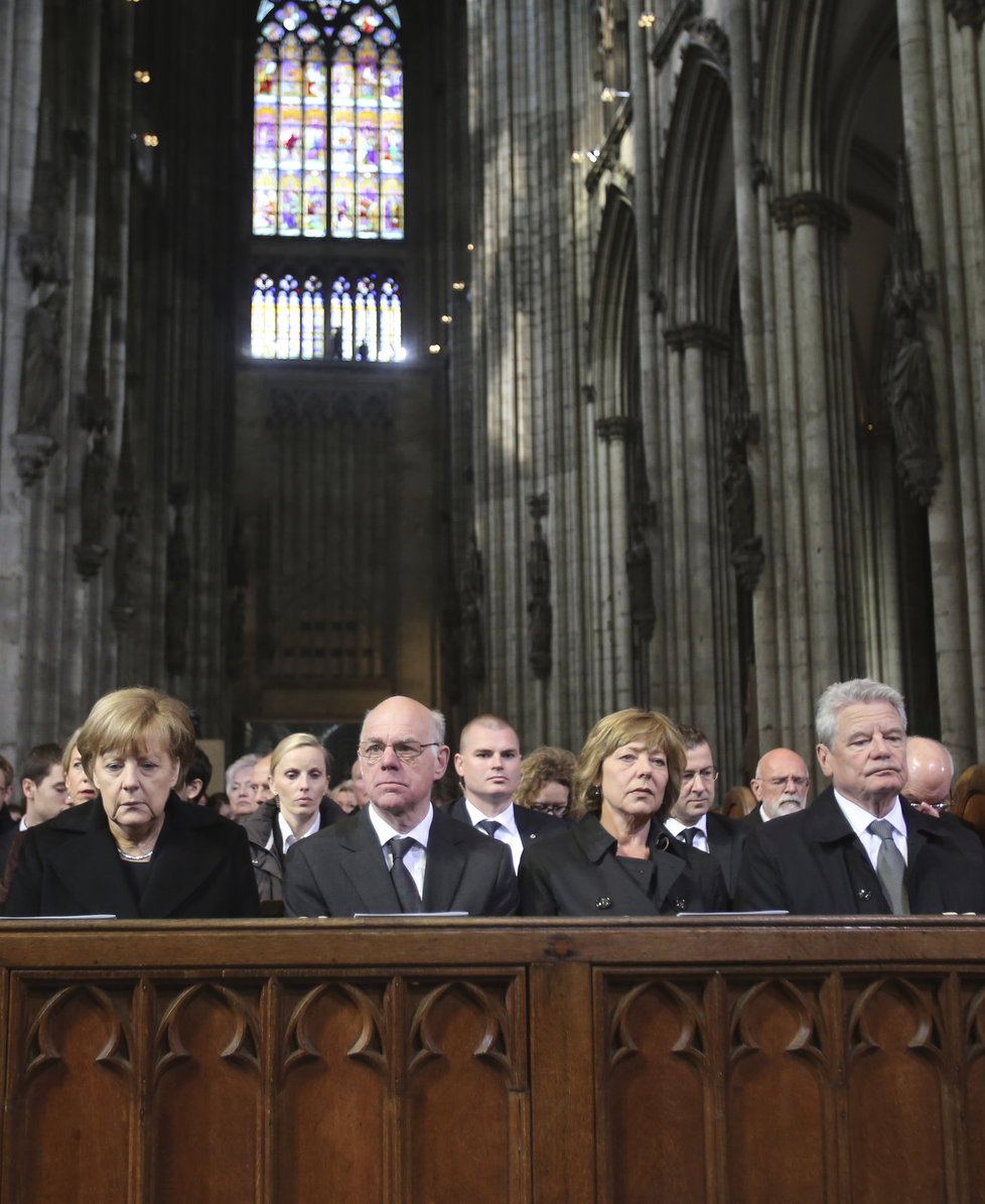 Pietní akce za oběti z letadla Germanwings: Nechyběli prezident Gauck ani kancléřka Angela Merkel