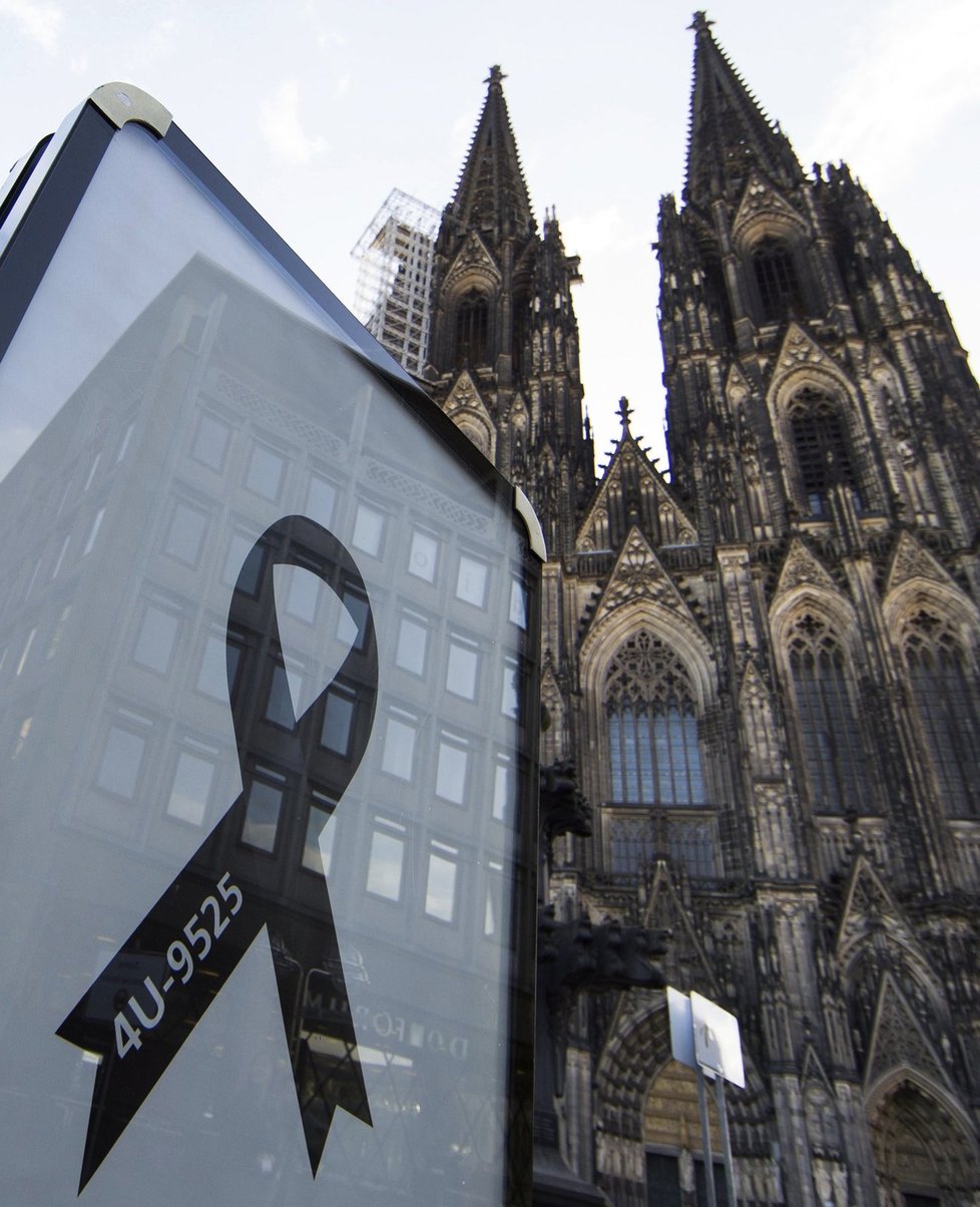 Německo se rozloučilo s oběťmi nehody letadla Germanwings v katedrále v Kolíně nad Rýnem
