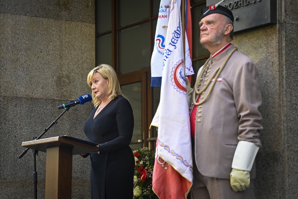 Vzpomínková akce k uctění památky obětí invaze vojsk Varšavské smlouvy ze srpna 1968 v Praze: Vicepremiérka Alena Schillerová (21.8.2021)