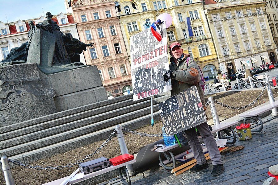 V předvečer výročí komunistického převratu se v sobotu 24. února sešli Pražané na Staromáku.