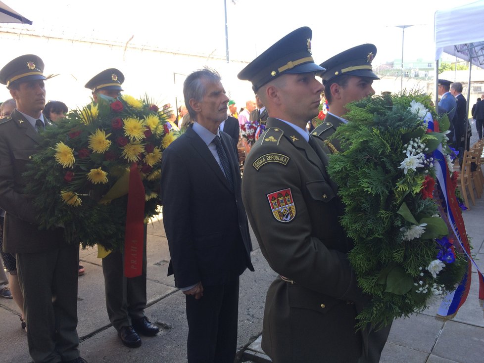 Každým rokem se v pankrácké věznici koná pieta k uctění popravených obětí.