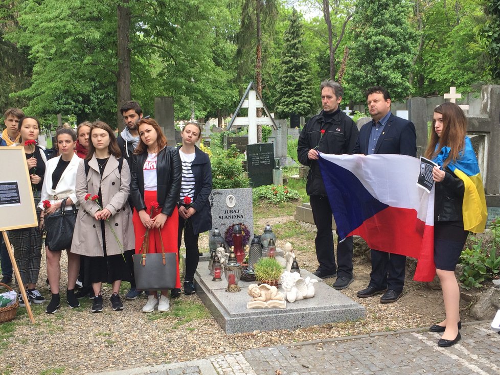 Mezi těmi, kteří umírali na Sibiři, byli často příslušníci ukrajinské, běloruské, ale i československé inteligence. Důvod k jejich likvidaci byl prostě ten, že nesouhlasili s komunistickým režimem.