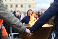 Praha pomůže pozůstalým po střelbě vraždícího studenta. Do univerzitní sbírky přispěje 5 miliony