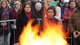 Pietní průvod za oběti střelby na FF UK z Ovocného trhu na náměstí Jana Palacha. (4. leden 2024)