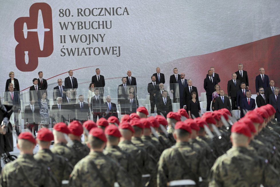 Pietních akcí v Polsku se účastní také i český prezident Miloš Zeman. Na snímku zcela vpravo.