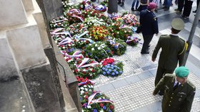 Pietní akt v Praze (18. 6. 2016) u chrámu Cyrila a Metoděje připomněl hrdinství parašutistů, kteří zaútočili na Heydricha.