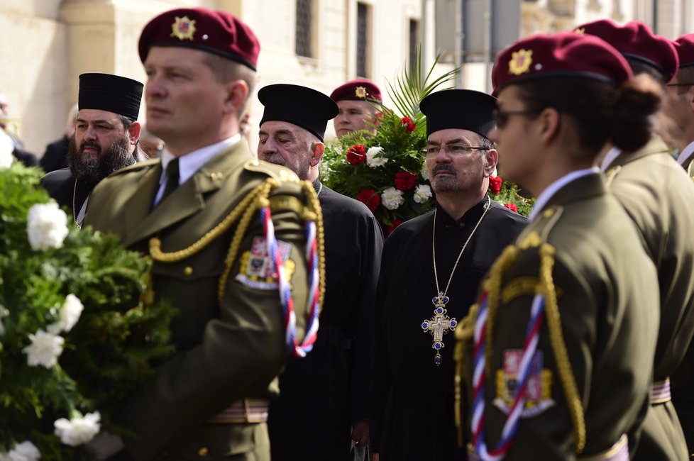 Pietní akt v Praze (18. 6. 2016) u chrámu Cyrila a Metoděje připomněl hrdinství parašutistů, kteří zaútočili na Heydricha