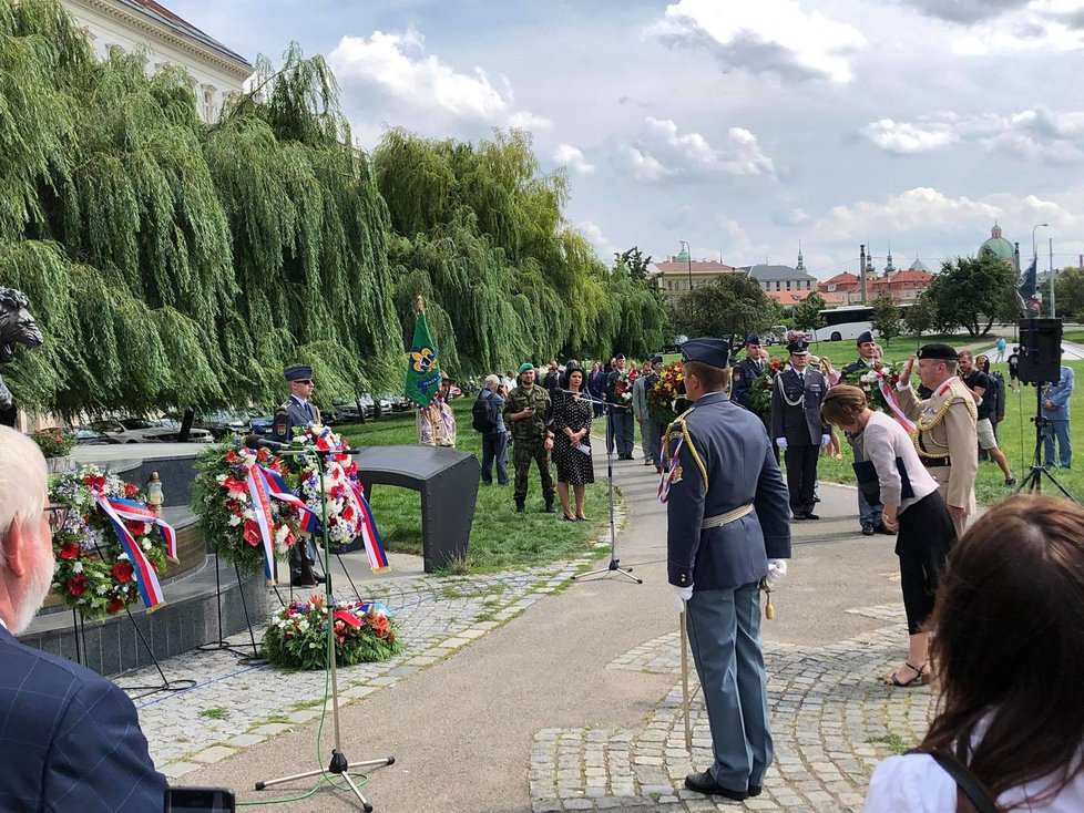 Na Klárově proběhla slavnostní pieta k uctění československých vojáků, kteří bojovali za druhé světové války pro RAF