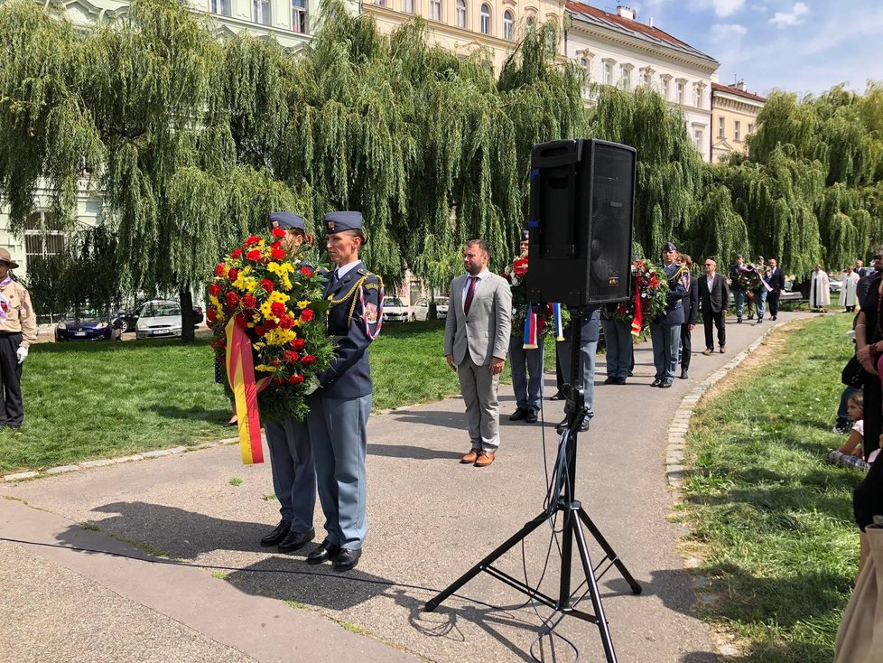 Na Klárově proběhla slavnostní pieta k uctění československých vojáků, kteří bojovali za druhé světové války pro RAF