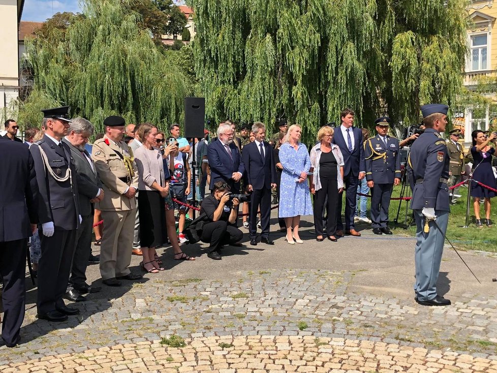 Na Klárově proběhla slavnostní pieta k uctění československých vojáků, kteří bojovali za druhé světové války pro RAF