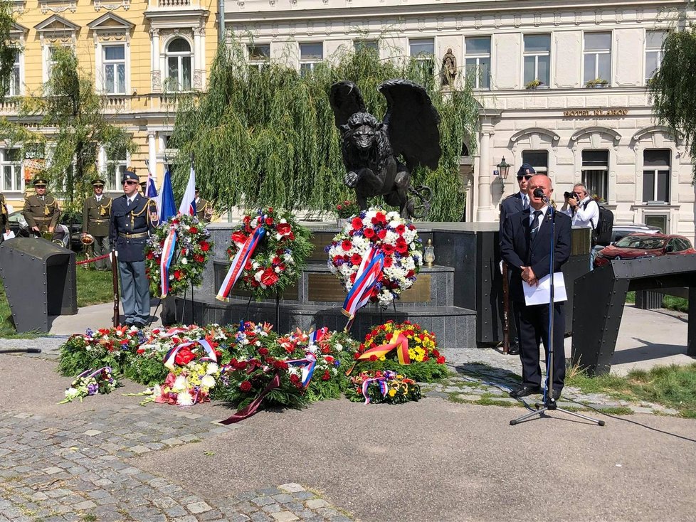 Na Klárově proběhla slavnostní pieta k uctění československých vojáků, kteří bojovali za druhé světové války pro RAF