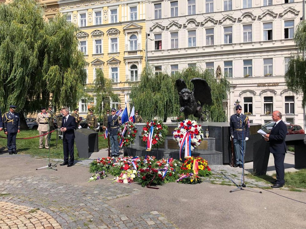 Na Klárově proběhla slavnostní pieta k uctění československých vojáků, kteří bojovali za druhé světové války pro RAF