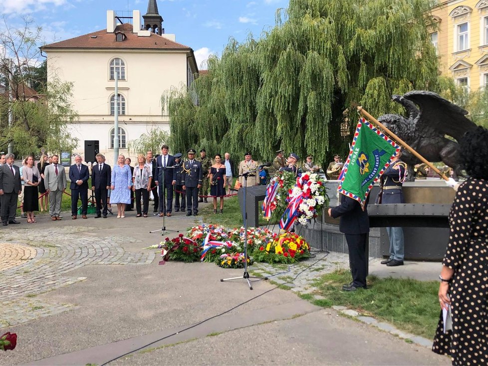 Na Klárově proběhla slavnostní pieta k uctění československých vojáků, kteří bojovali za druhé světové války pro RAF