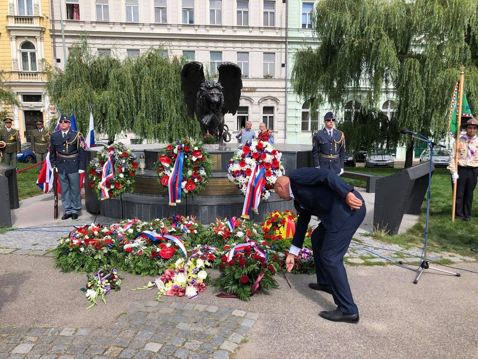 Na Klárově proběhla slavnostní pieta k uctění československých vojáků, kteří bojovali za druhé světové války pro RAF