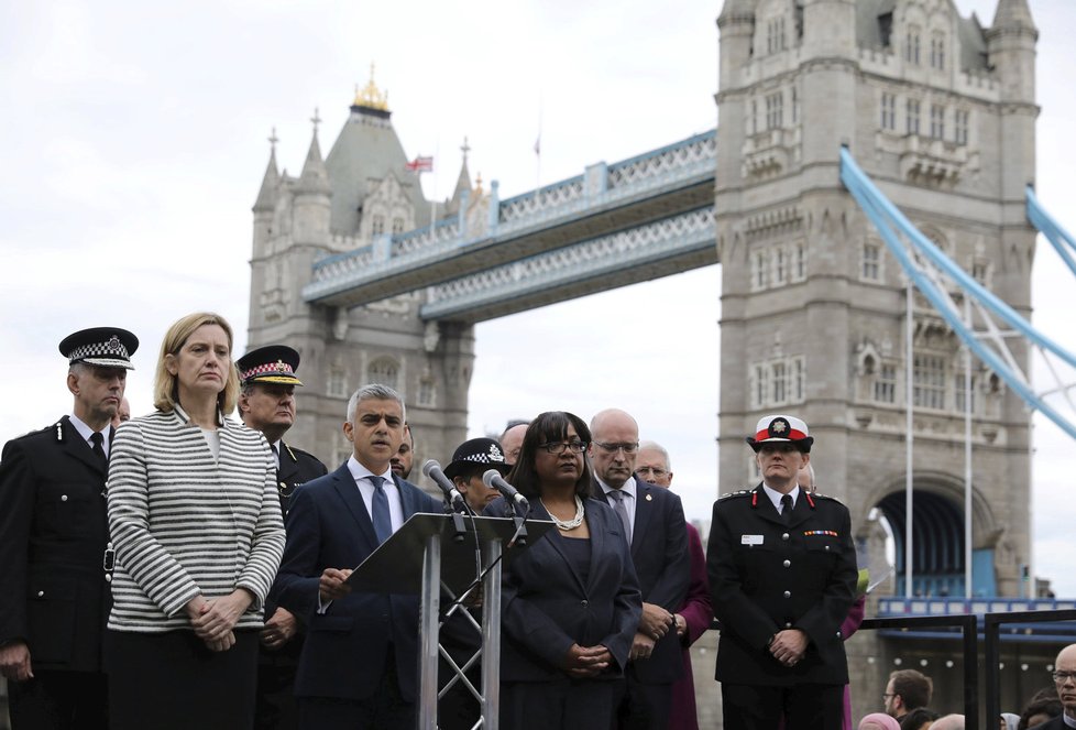 Londýnský starosta Sadiq Khan měl proslov při pietě za oběti teroru na London Bridge