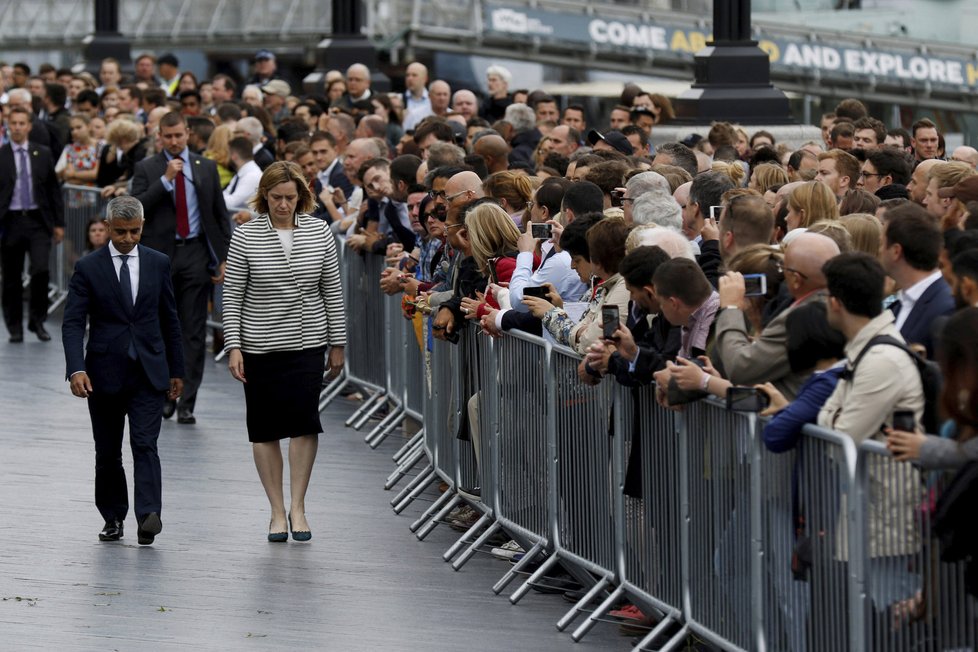 Londýnský starosta Sadiq Khan měl proslov při pietě za oběti teroru na London Bridge.