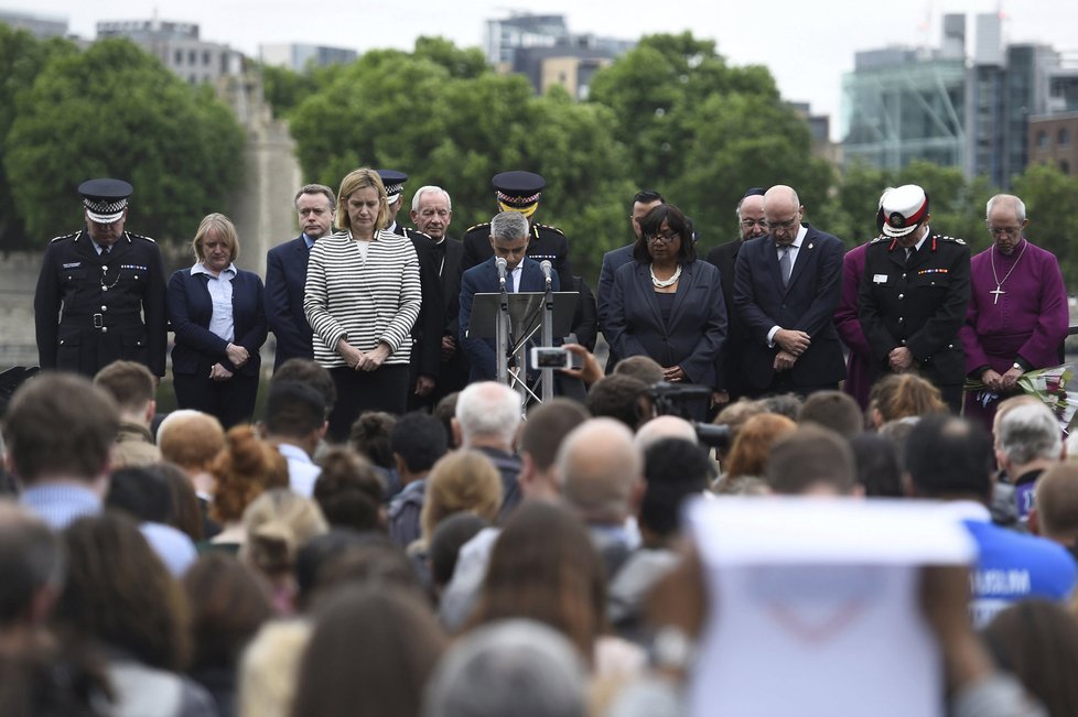 Londýnský starosta Sadiq Khan měl proslov při pietě za oběti teroru na London Bridge.