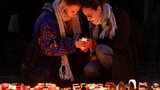 Lidé navštěvovali pietní místa v centru Prahy i na první svátek vánoční