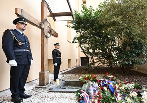 Pietní shromáždění k uctění památky popravených a zemřelých politických vězňů z let 1948-1965, 2. listopadu 2023.