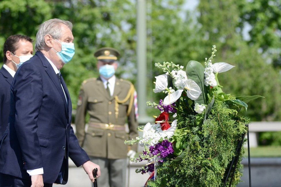 Pieta na Vítkově: Prezident Miloš Zeman uctil oběti 2. světové války (8. 5. 2020).