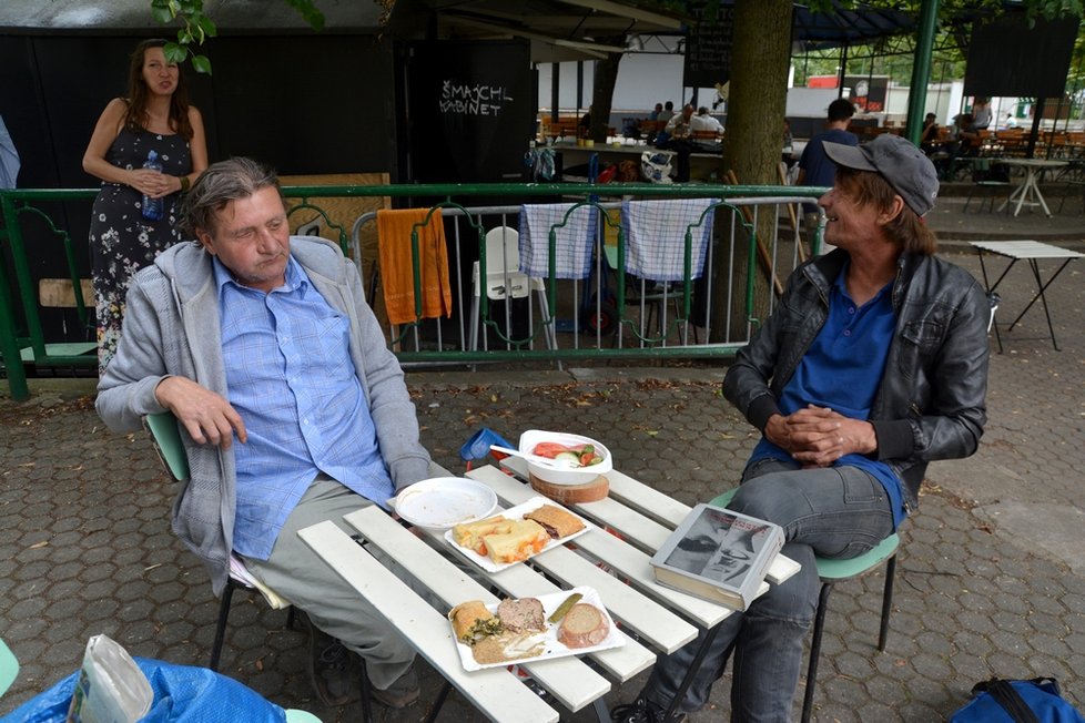 „Mám dceru, ale bojím se ji kontaktovat,“ svěřil se Evžen, který se stejně tak jako většina lidí bez domova stydí za svůj osud.