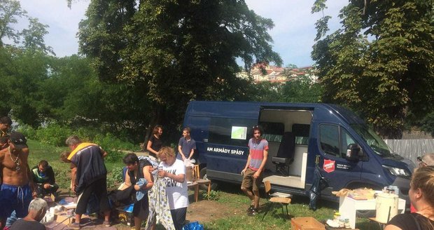 Piknik pro lidi bez domova v Praze. (13. září 2021)