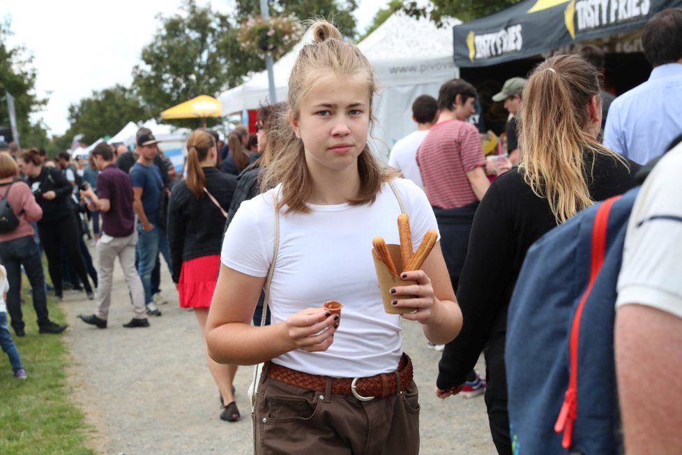 Tradiční F.O.O.D. piknik v parku Ladronka. Pro návštěvníky je k dispozici 120 stánků a food trucků, které nabízejí jídlo z různých koutů světa.