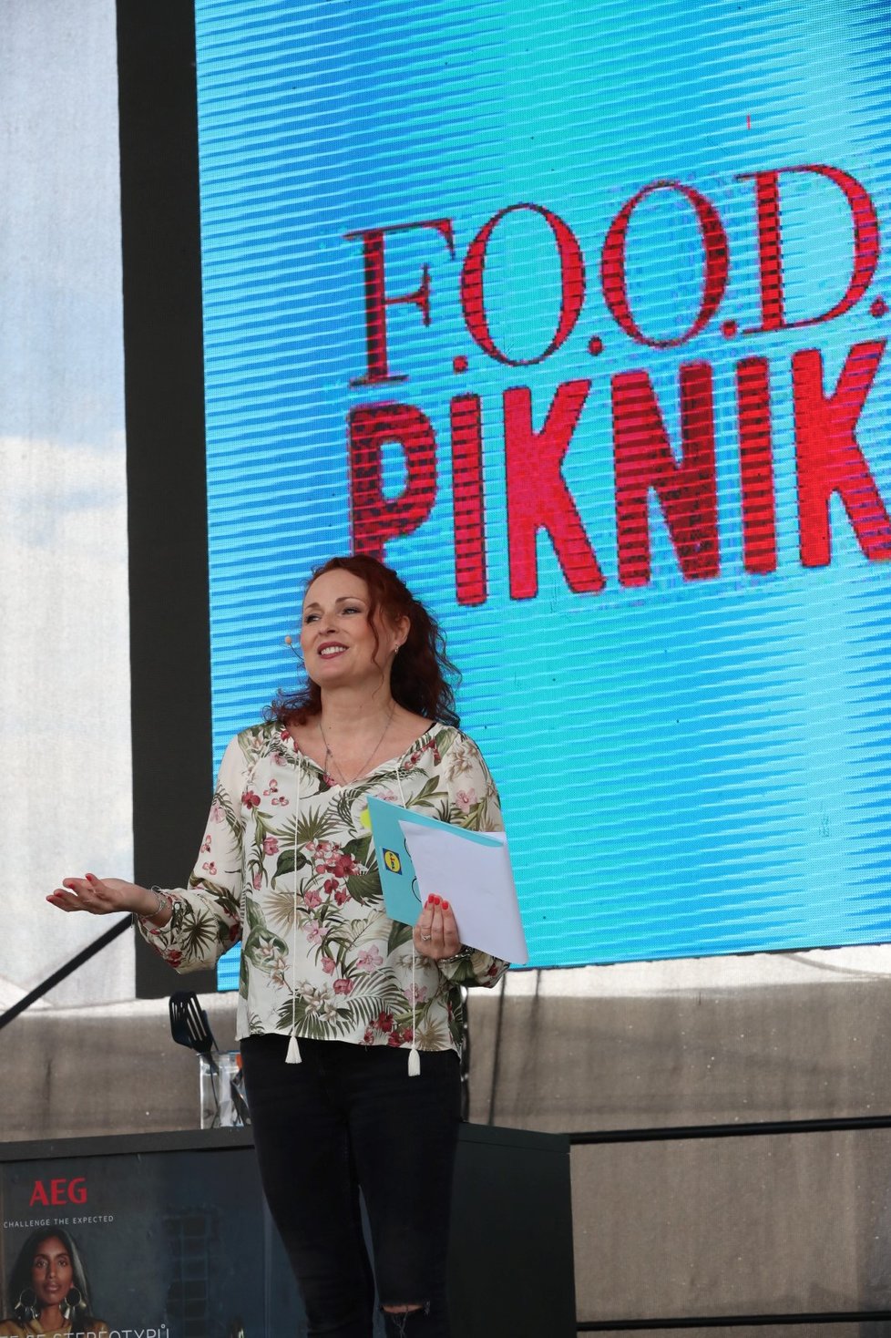 Tradiční F.O.O.D. piknik v parku Ladronka. Pro návštěvníky je k dispozici 120 stánků a food trucků, které nabízejí jídlo z různých koutů světa.