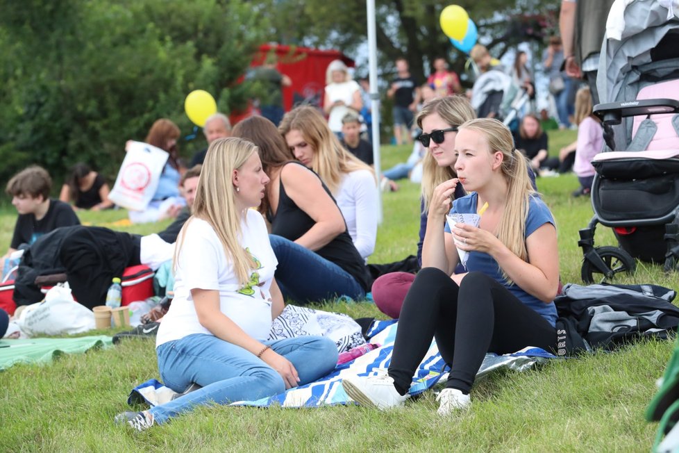 Tradiční F.O.O.D. piknik v parku Ladronka. Pro návštěvníky je k dispozici 120 stánků a food trucků, které nabízejí jídlo z různých koutů světa.