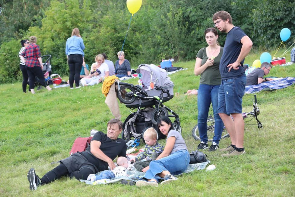 Tradiční F.O.O.D. piknik v parku Ladronka. Pro návštěvníky je k dispozici 120 stánků a food trucků, které nabízejí jídlo z různých koutů světa.