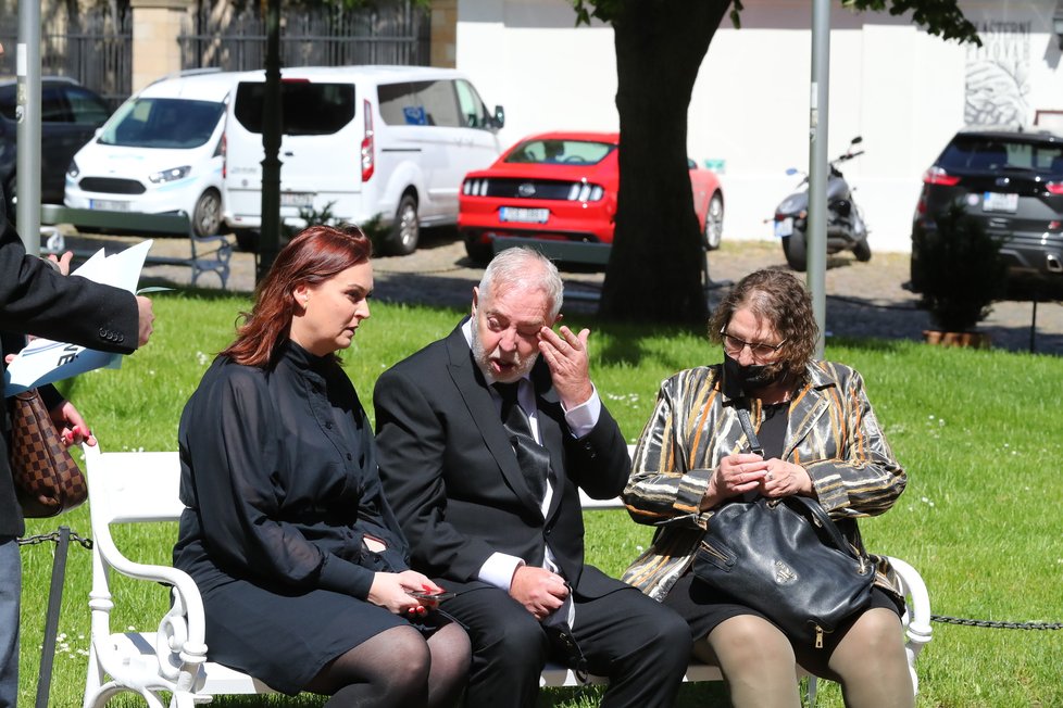 Manžel Evy Pilarové Jan Kolomazník před zádušní mší