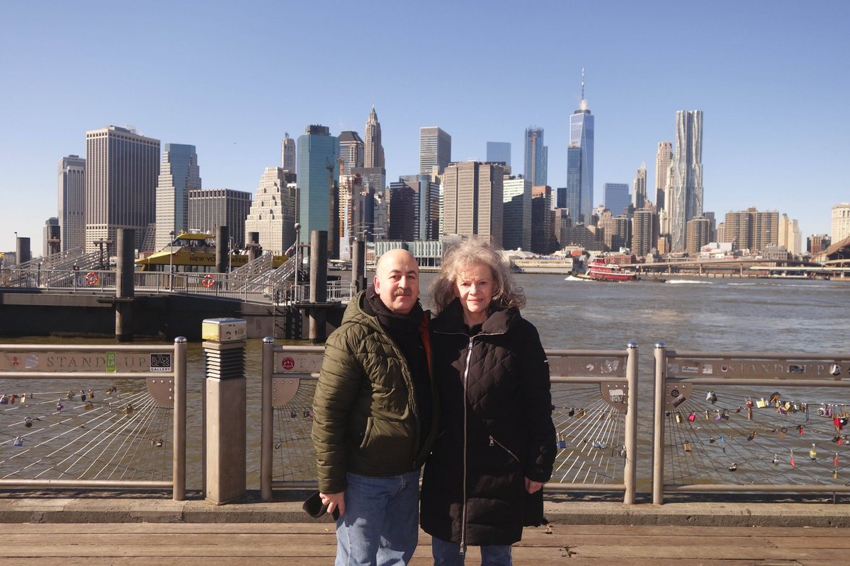Eva Pilarová na procházce po New Yorku s režisérem Michalem Herzem.