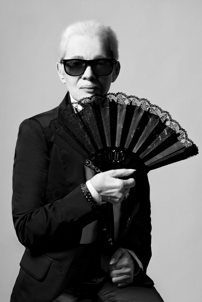 Eva Pilarová jako Karl Lagerfeld