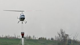 Pilot Jiří Vlk (52) z Havířova vyrazil zdolat oheň v Českém Švýcarsku