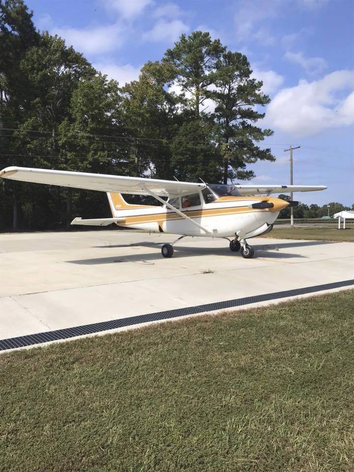 Stroj 1981 Cessna 172 RG, ve kterém letěl.