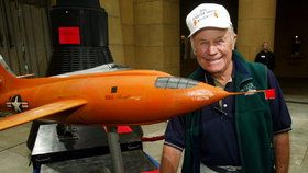 V 97 letech zemřel pilot Chuck Yeager, který jako první překonal rychlost zvuku