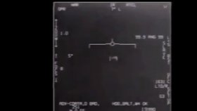 Americká vláda zveřejnila videa, na kterých jsou natočené neidentifikovatelné létající předměty.
