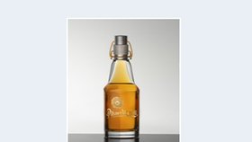 V charitativní aukci pro Centrum Paraple se od roku 2012 draží designové lahve vyrobené exkluzivně pro Pilsner Urquell