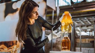 Aukční lahev Pilsner Urquell je letos ukrytá za závojem