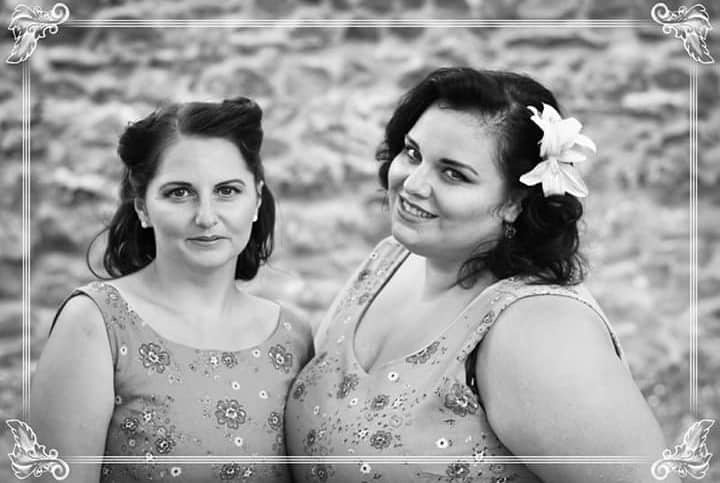 Díky pin-up šatům se stala plus size modelkou