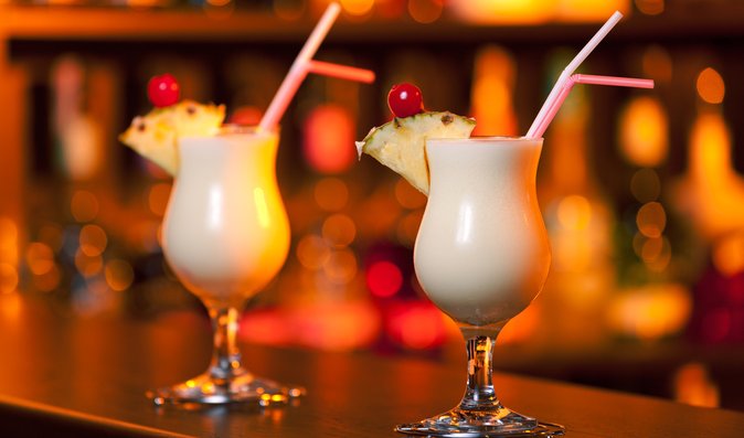 Kdo by neznal Piña Coladu s bílým rumem, ananasovým džusem a kokosovou smetanou.