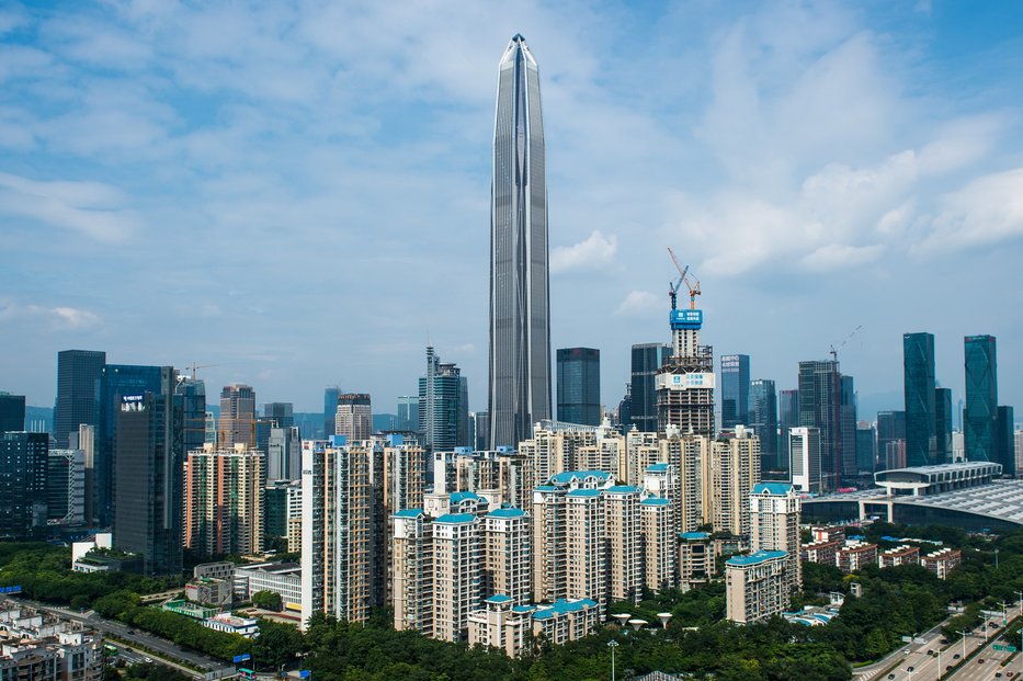 Pohled na Ping An Finance Center v Šen-čenu. Budova i s anténou měří 599 metrů